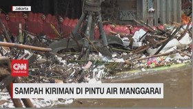 VIDEO: Sampah Kiriman Padati Pintu Air Manggarai