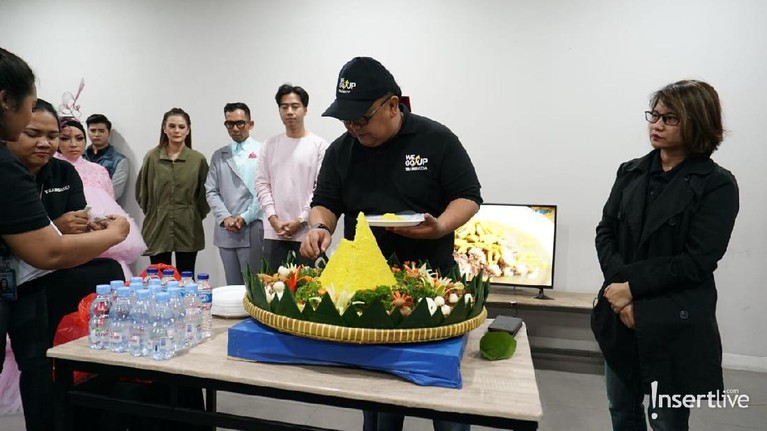 Lima momen tumpengan jelang acara Korean Wave in Love di TSM Cibubur.