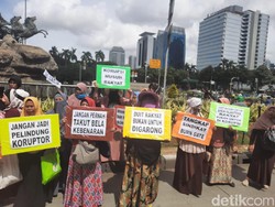 Pasukan Emak-emak Ikut Ramaikan Aksi 212 di Monas