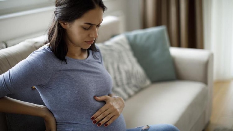 Ciri Hamil 6 Minggu, Apa yang Terjadi pada Payudara? Kehamilan menyebabkan perubahan pada bentuk tubuh, Bunda. Nah, berikut ini perubahan yang terjadi pada payudara di kehamilan usia 6 minggu.