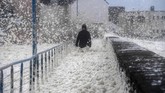 NYALANG: Pada Suatu Ilusi Palsu Karnaval Venice, patung-patung salju di Sapporo, dan badai Dennis di Eropa menjadi foto-foto pilihan CNNIndonesia.com pekan ini.