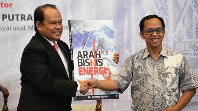 Kepala BPH Migas M Fanshurullah Asa hadir dalam peluncuran buku 'Arah Bisnis Energi' yang ditulis Komite BPH Migas Periode 2007 - 2017 Ibrahim Hasyim.