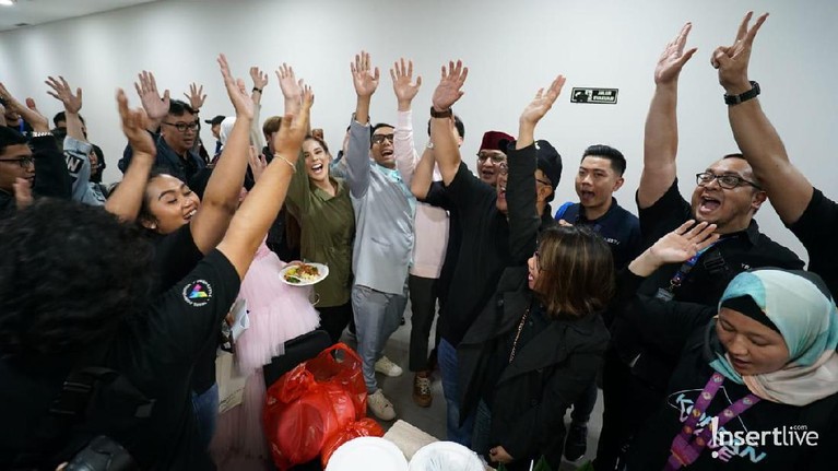 Lima momen tumpengan jelang acara Korean Wave in Love di TSM Cibubur.