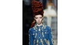 FOTO: Moschino: Obsesi Marie Antoinette, Kue, dan Fashion Jerremy Scott menampilkan koleksi terbarunya untuk Moschino. Koleksi ini terispirasi dari Marie Antoinette dan obsesinya pada kemewahan serta kue.