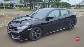 VIDEO: Honda Civic Hatchback Sandang Emblem RS