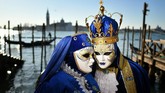 NYALANG: Pada Suatu Ilusi Palsu Karnaval Venice, patung-patung salju di Sapporo, dan badai Dennis di Eropa menjadi foto-foto pilihan CNNIndonesia.com pekan ini.