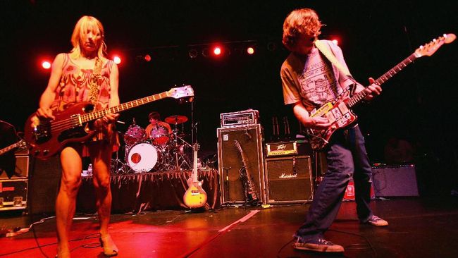 Mantan gitaris Sonic Youth, Lee Ranaldo, membuka kemungkinan band legendaris asal Inggris itu reuni setelah bubar pada 2011.
