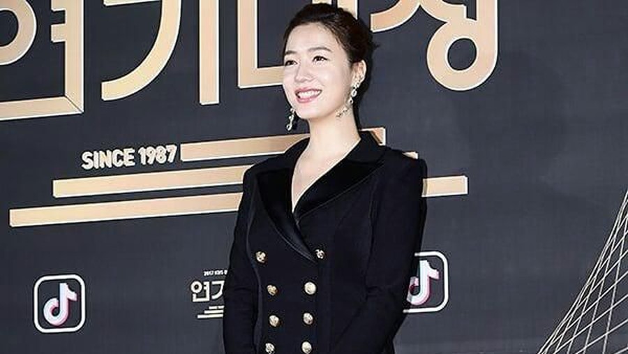 Insiden bra melorot yang memalukan pernah dialami oleh 3 idol K-Pop cantik ini.