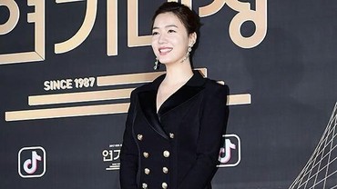 img-title 3 Idol Cantik Alami Insiden Bra Copot di Atas Panggung