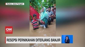VIDEO: Resepsi Pernikahan Diterjang Banjir