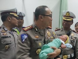 Bayi yang Lahir Ditolong Polisi di Tol JORR Diberi Nama Perwira Sambodo