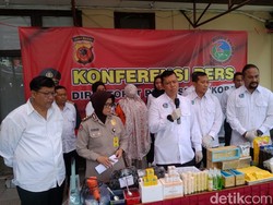 Polda Jabar Bongkar Pabrik Kosmetik Ilegal di Bandung