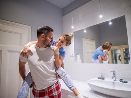 4 Posisi Bercinta di Dalam Bathtub yang Menjanjikan Orgasme Memuaskan