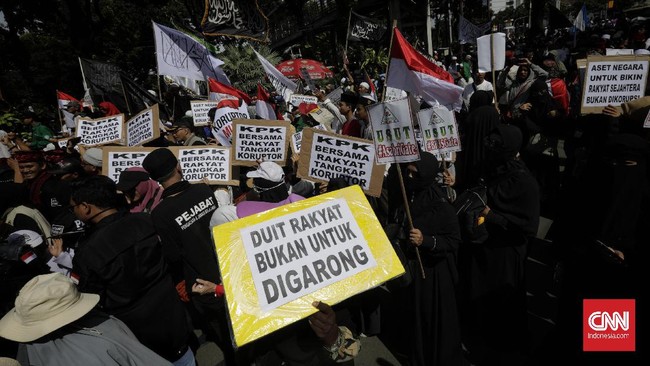 Dalam aksi yang digalang Alumni 212, orator dari FPI Jawa Barat menilai PDIP sudah terlalu jauh masuk dalam ranah hukum.