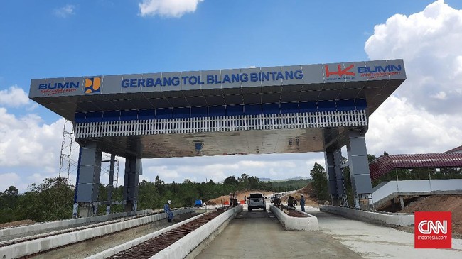 Presiden Jokowi meresmikan Jalan Tol Sibanceh Seksi IV, Selasa (25/8). Ruas jalan tol tersebut membentang dari Pintu Tol Blang Bintang hingga ke Indrapuri.