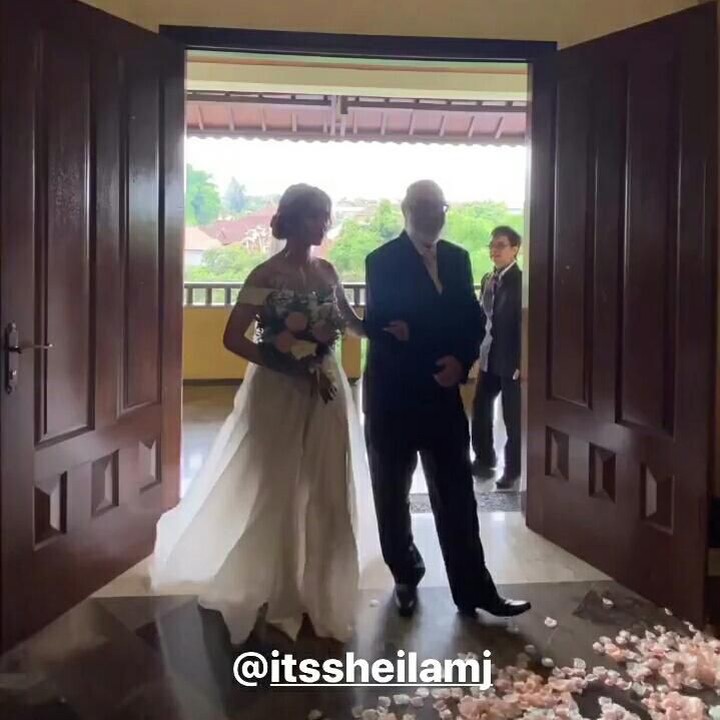 <p>Sheila Marcia sangat cantik dengan balutan gaun pengantin. (Foto: Instagram @rizalkoms_official)   </p>
