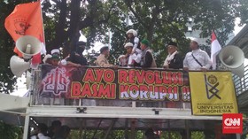 Anak Kecil Teriak dari Atas Mobil Komando Aksi 212: Takbil!