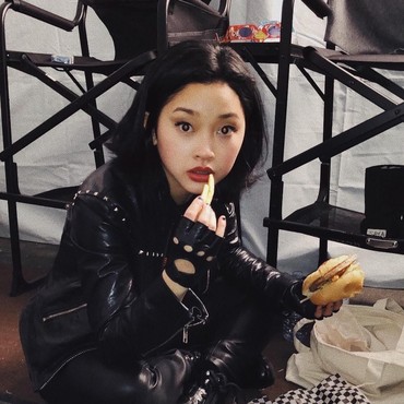 Sukses di Film Sekuel Netflix, Lana Condor Justru Kelelahan Secara Mental