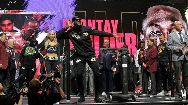 Berikut jadwal siaran langsung tinju kelas berat Deontay Wilder vs Tyson Fury di MGM Garden Arena, Nevada.