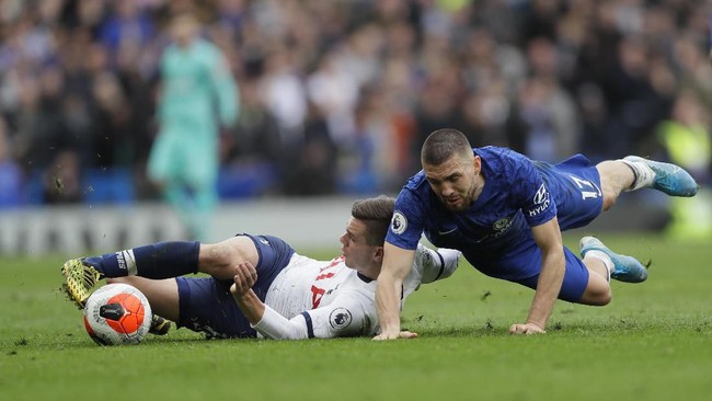 Gelandang Tottenham Giovani Lo Celso lolos dari hukuman kartu merah meski membuat pelanggaran keras terhadap Cesar Azpilicueta.