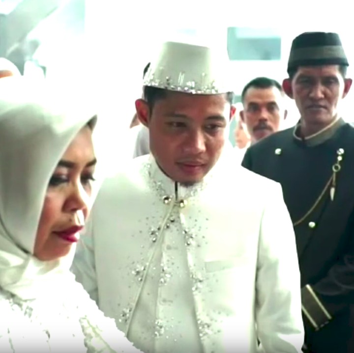 Pesepakbola timnas Evan Dimas Darmono menikah dengan kekasihnya, Zahra Hakim pada Sabtu (22/2/2020). (Foto: YouTube Mahar Agung Organizer)