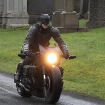 Keren Abis, Ini Penampakan Jelas Batsuit Batman Versi Robert Pattinson