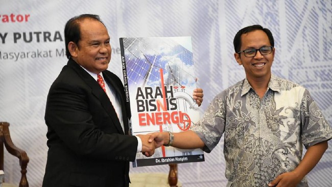 Kepala BPH Migas mengapresiasi buku karya Dr Ibrahim Hasyim mengingat pengalaman Ibrahim malang melintang di industri migas.