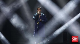 Bawa Lagu Pupus, Vidi Aldiano Panaskan Penonton Konser GBK Raisa
