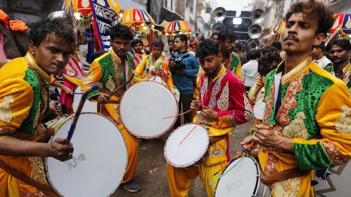 FOTO: Memuja Dewa Siwa dalam Festival Maha Shivaratri
