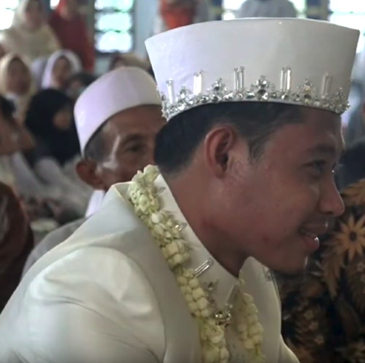 Evan Dimas dan Zahra melangsungkan akad nikah di Masjid Agung Al-Akbar, Surabaya. (Foto: YouTube Mahar Agung Organizer)