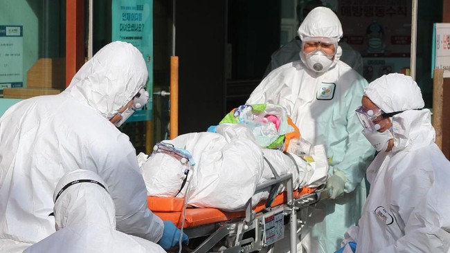 Jumlah orang yang terinfeksi virus corona di Korea Selatan terus bertambah hingga mencapai 4.212 kasus. Virus itu telah menewaskan 26 warga di sana.