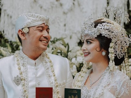 Momen Bahagia Tiwi Eks T2 Menikah Lagi, Dihadiri Anak Semata Wayang
