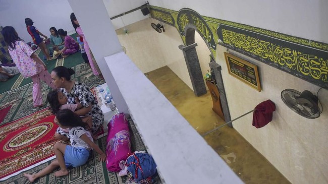 FOTO : Kala Banjir Kembali Kepung Ibu Kota