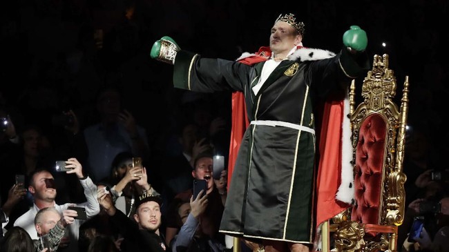 Tyson Fury menantang semua petarung UFC untuk bertarung di ring tinju. Secara khusus Fury kembali menantang juara dunia kelas berat UFC Francis Ngannou.