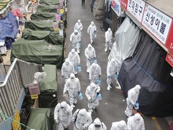 Virus Corona Sudah Menyebar ke 46 Negara, Arab Saudi Setop Umrah