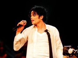 Jaket Ikonik Michael Jackson Terjual Rp 4,8 Miliar