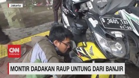 VIDEO: Montir Dadakan Raup Untung Dari Banjir
