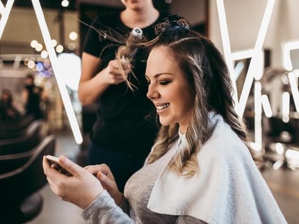 5 Zodiak Perlu ke Salon Hari Ini, Sendiri atau Ditemani Suami?