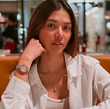 Cerita Mezty Mez Rela Pindah Agama Kristen demi Cinta