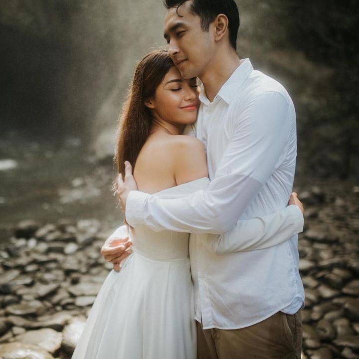 <p>Usia Mezty lebih tua lima tahun dari Gerald. Meski beda usia, keduanya membuktikan bisa awet berpacaran hingga menikah. (Foto: Instagram @meztymez)</p>