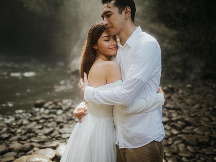 7 Foto Pengantin Baru, Mezty Mez & Gerald Yohanes yang 5 Tahun Lebih Muda