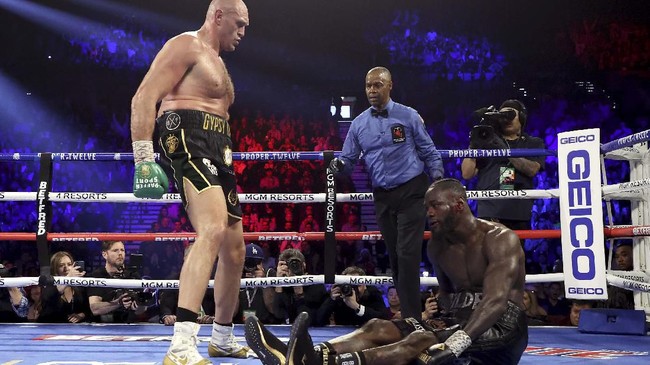 Wasit Kenny Bayless menyatakan sudah bersiap menghentikan pertandingan Tyson Fury atas Deontay Wilder sebelum aksi lempar handuk.