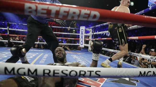 Pelatih Kepala Deontay Wilder, Jay Deas menilai Mark Breland tak seharusnya melempar handuk saat Wilder dapat tekanan dari Tyson Fury.