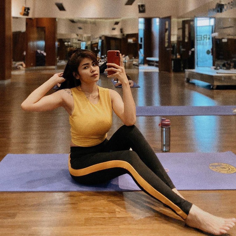 5 Potret Seksi Istri Uus yang Bikin Netizen Salah Fokus Simak lima foto cantik dan seksi istri komedian Uus, Kartika yang suka bikin netizen salah fokus.