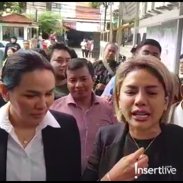 Ditemani 2 Sahabat, Nikita Mirzani Tegar Jalani Sidang Pertama