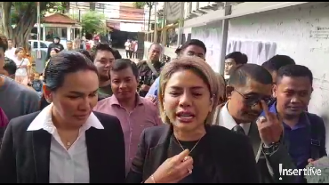 img-title Ditemani 2 Sahabat, Nikita Mirzani Tegar Jalani Sidang Pertama