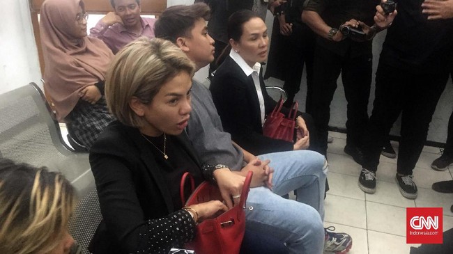 Nikita Mirzani bakal mengajukan nota keberatan atau eksepsi usai didakwa melakukan penganiayaan terhadap mantan suaminya, Dipo Latief.