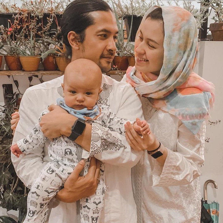<p>Pada awal Februari lalu, Kimberly dan Edward memboyong baby Rayden mudik ke Jakarta. Lalu pada 23 Februari, mereka menggelar akikah di Lembang, Jawa Barat. (Foto: Instagram @kimberlyryder)</p>
