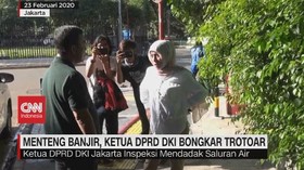 VIDEO: Menteng Banjir, Ketua DPRD DKI Bongkar Trotoar