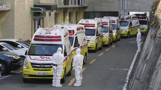 Terobosan China, Korsel dan Singapura dalam melakukan pemeriksaan tes corona dinilai efektif dan jitu menekan penyebaran virus corona.
